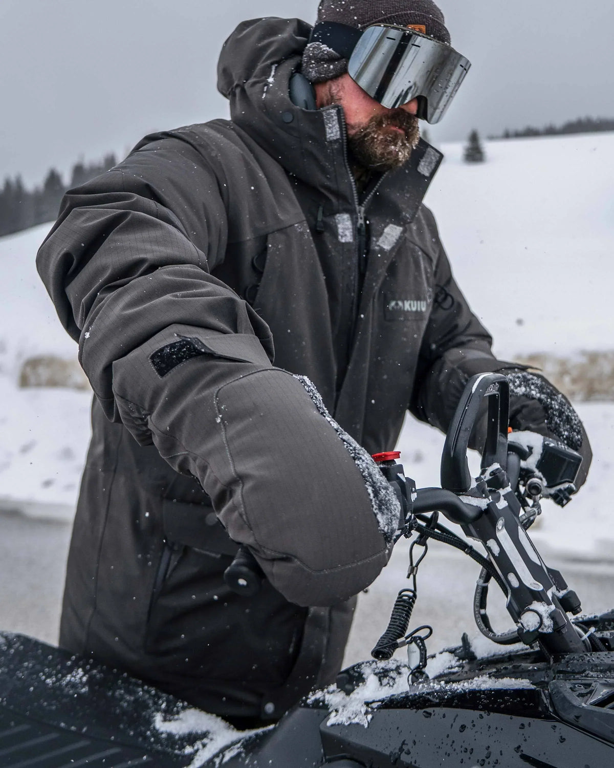 Super Down Arktuk Mitt | Asphalt